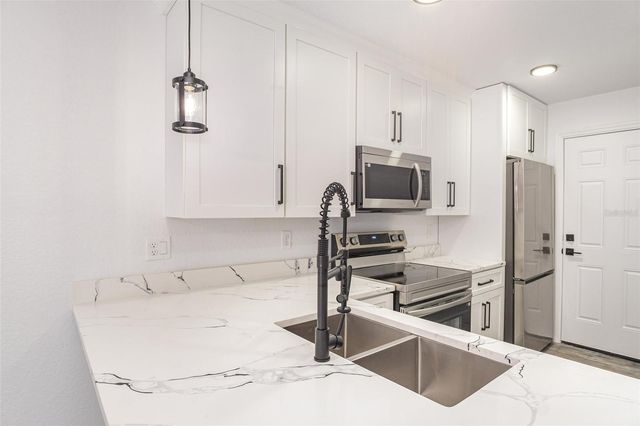 1000 S LOCUST AVENUE, Sanford, FL 32771