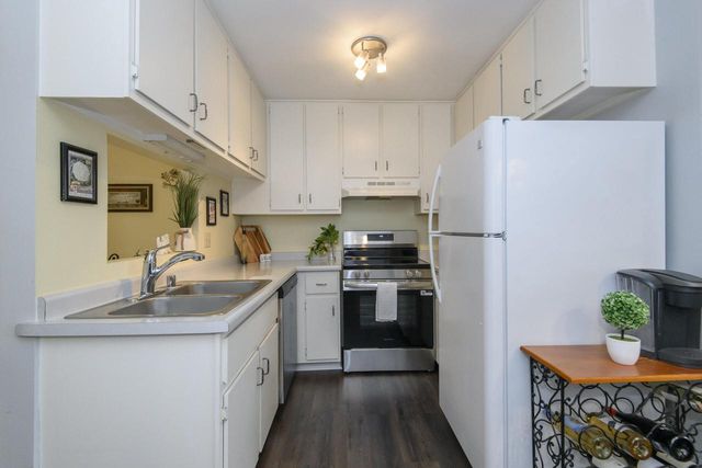 1132 Baldwin COURT, Mequon, WI 53092