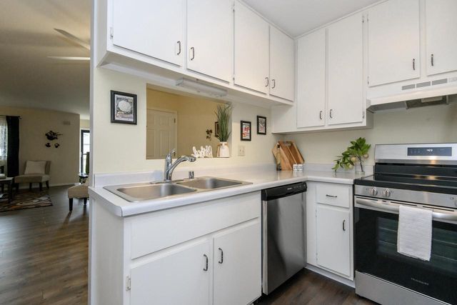 1132 Baldwin COURT, Mequon, WI 53092