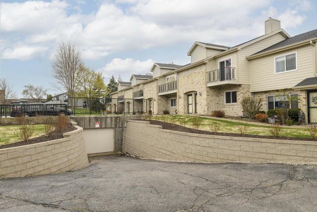 1132 Baldwin COURT, Mequon, WI 53092