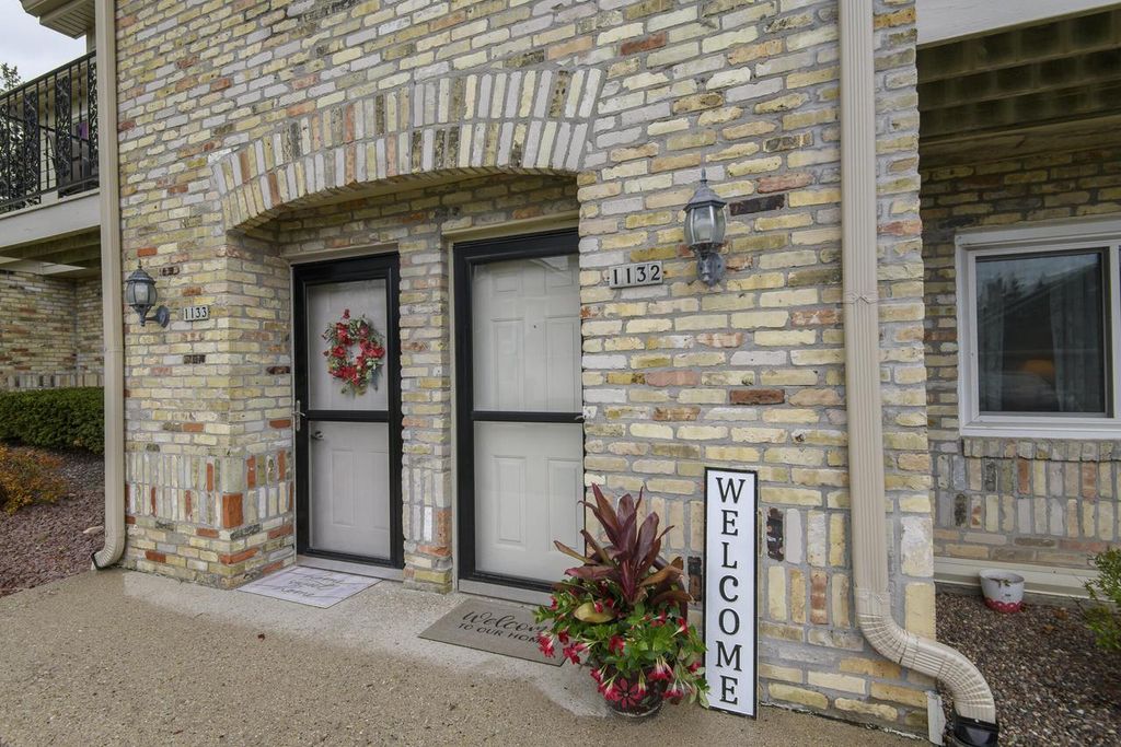 1132 Baldwin COURT, Mequon, WI 53092