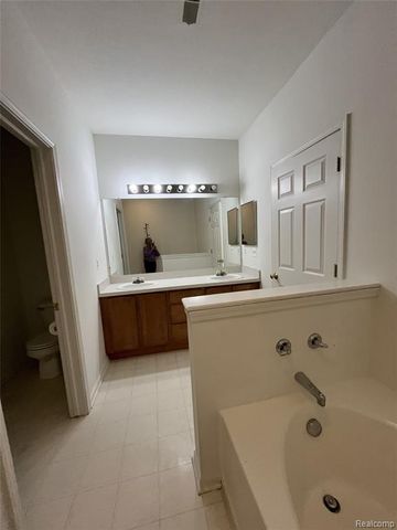 8133 Autumn Woods Trail, Ypsilanti, MI 48198