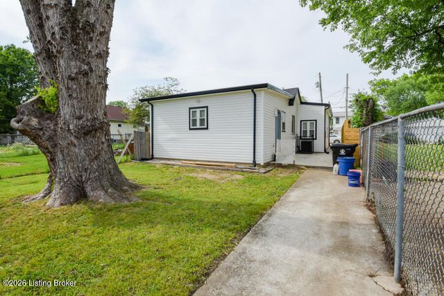 3918 Pflanz Ave, Louisville, KY 40212