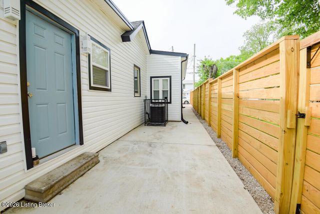 3918 Pflanz Ave, Louisville, KY 40212