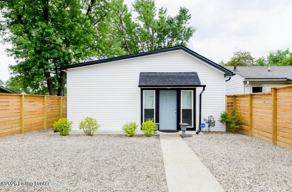 3918 Pflanz Ave, Louisville, KY 40212