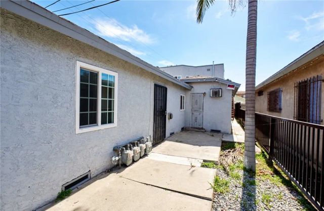 2514 Clarendon Avenue, Huntington Park, CA 90255