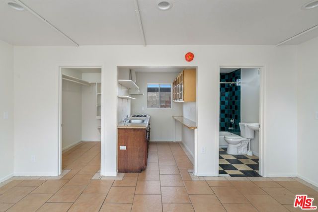 14646 Kittridge Street, Van Nuys (los Angeles), CA 91405