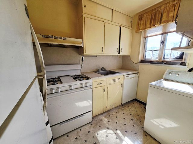 22305 Manor Road 226, Queens Village, NY 11427