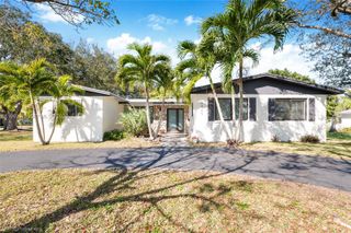 8425 SW 174th St, Palmetto Bay, FL 33157
