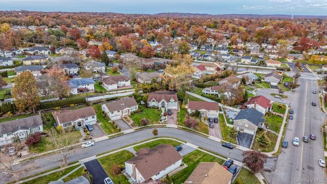 67 Royal Way, Manhasset Hills, NY 11040