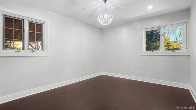 67 Royal Way, Manhasset Hills, NY 11040