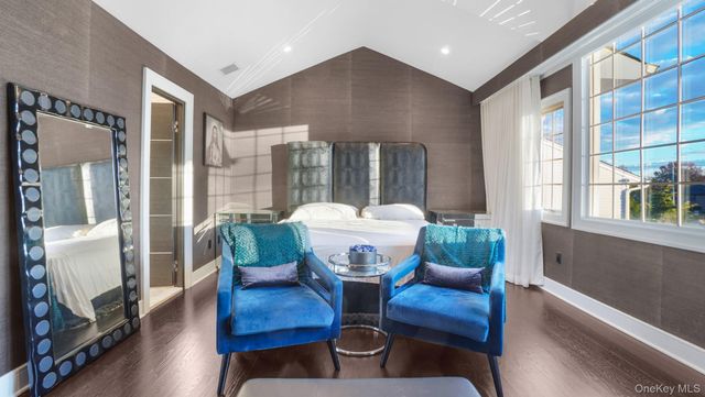 67 Royal Way, Manhasset Hills, NY 11040