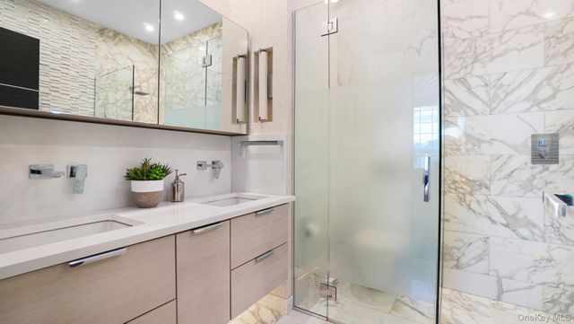 67 Royal Way, Manhasset Hills, NY 11040