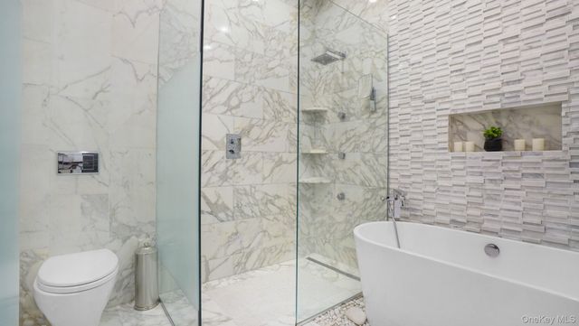 67 Royal Way, Manhasset Hills, NY 11040