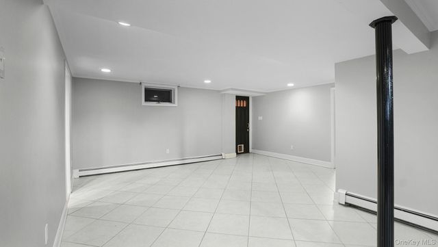 67 Royal Way, Manhasset Hills, NY 11040