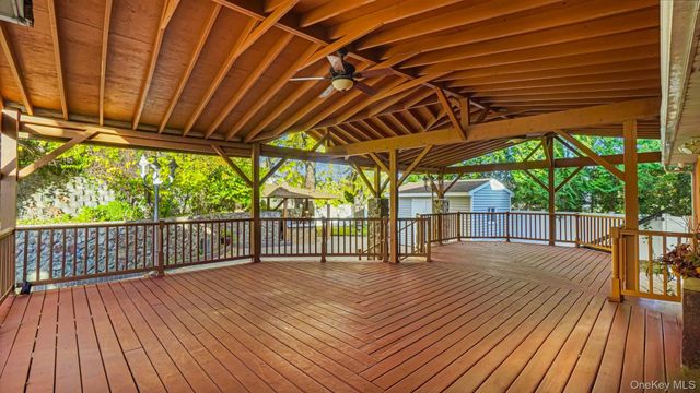 67 Royal Way, Manhasset Hills, NY 11040