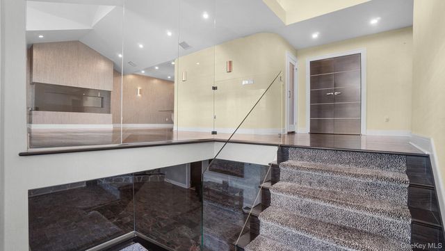 67 Royal Way, Manhasset Hills, NY 11040