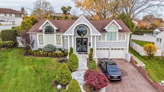 67 Royal Way, Manhasset Hills, NY 11040