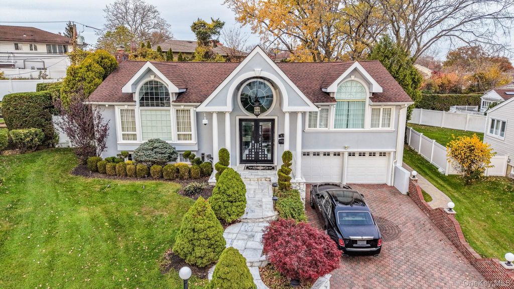 67 Royal Way, Manhasset Hills, NY 11040