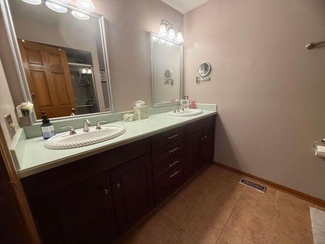6741 Lakeside Circle W, Columbus, OH 43085