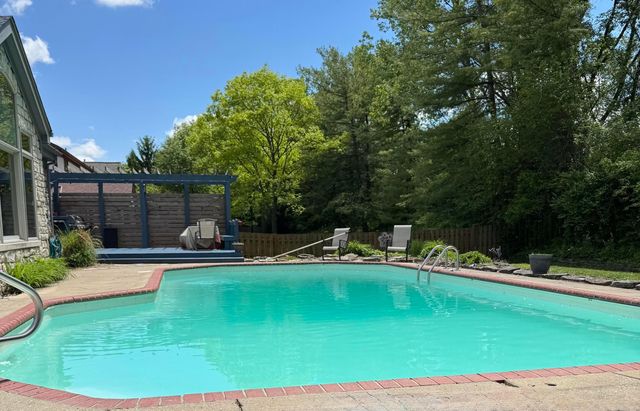 6741 Lakeside Circle W, Columbus, OH 43085