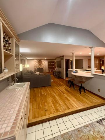 6741 Lakeside Circle W, Columbus, OH 43085