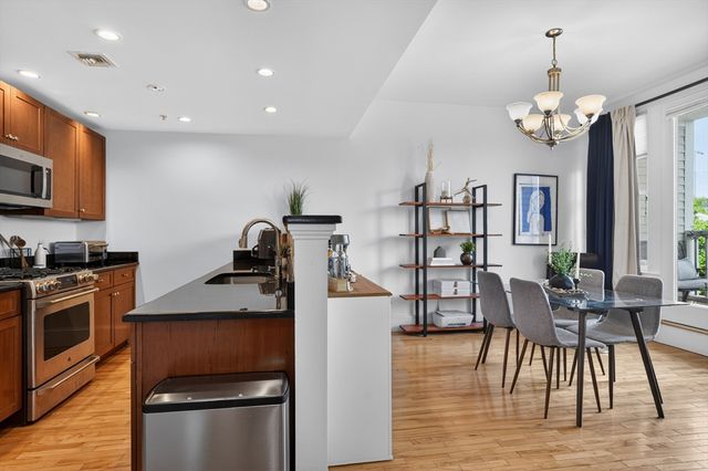 17 Ivaloo St 6, Somerville, MA 02143