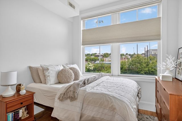 17 Ivaloo St 6, Somerville, MA 02143