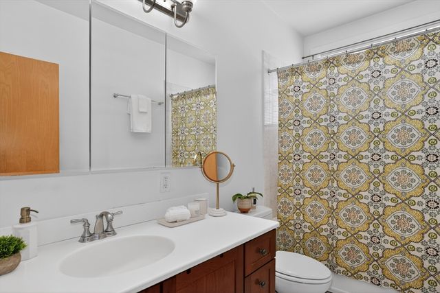 17 Ivaloo St 6, Somerville, MA 02143