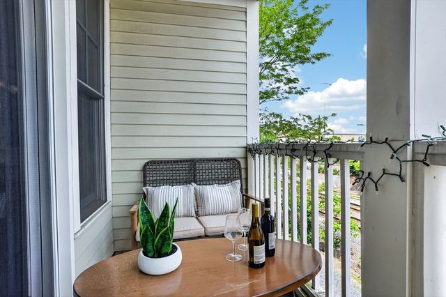 17 Ivaloo St 6, Somerville, MA 02143