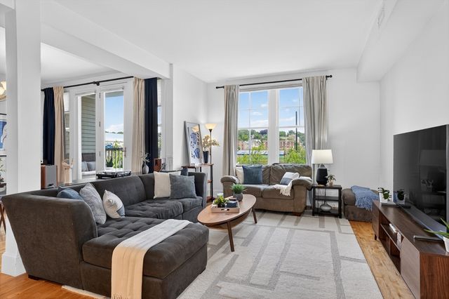 17 Ivaloo St 6, Somerville, MA 02143
