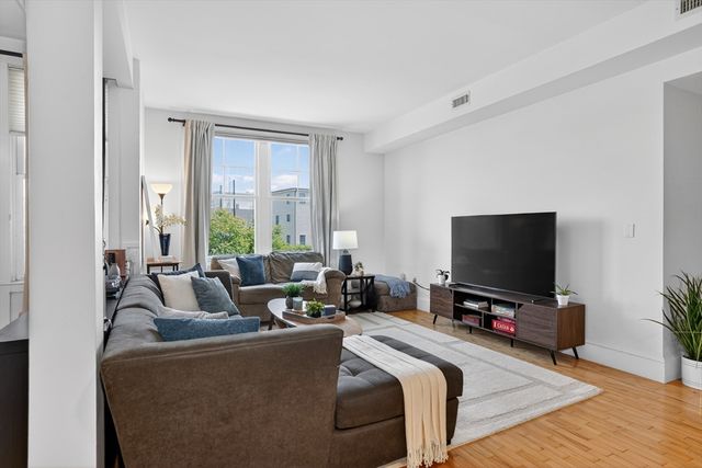 17 Ivaloo St 6, Somerville, MA 02143
