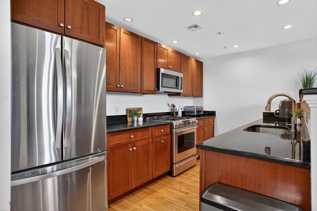 17 Ivaloo St 6, Somerville, MA 02143