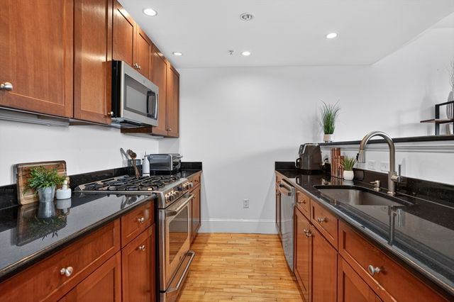 17 Ivaloo St 6, Somerville, MA 02143