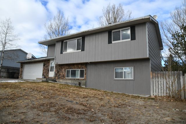 952 WILLOW DR, Wheatland, WY 82201