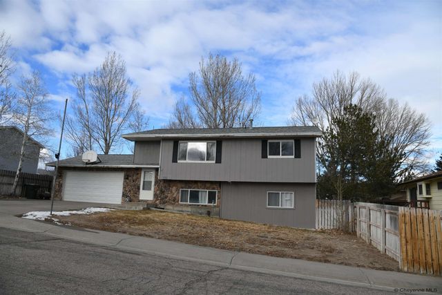 952 WILLOW DR, Wheatland, WY 82201