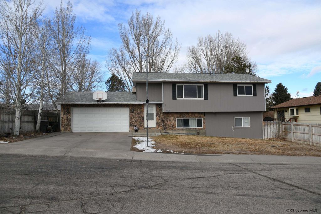 952 WILLOW DR, Wheatland, WY 82201