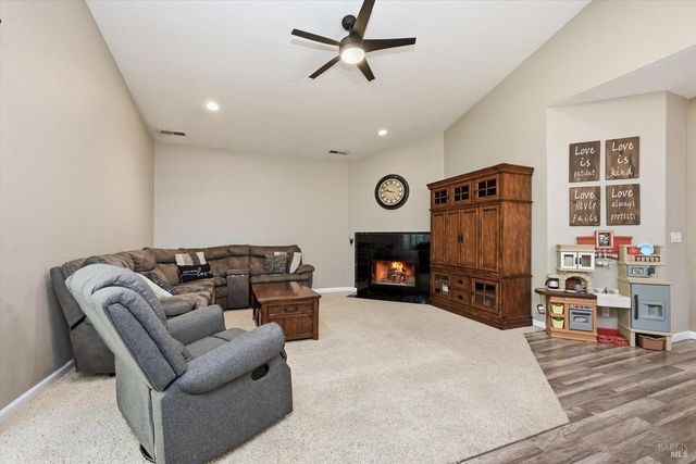 20158 Gold Flat Ct, Hidden Valley Lake, CA 95467