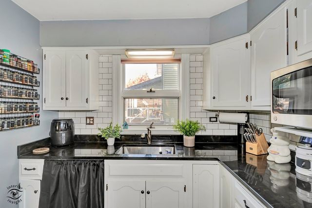 9402 Sproat Avenue, Oak Lawn, IL 60453