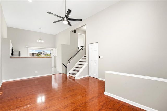 363 Oaktree Court, Hoffman Estates, IL 60169