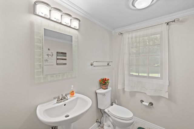 6 Sunrise Ave, Auburn, MA 01501