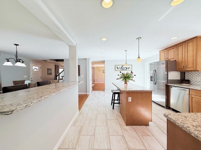 6 Sunrise Ave, Auburn, MA 01501