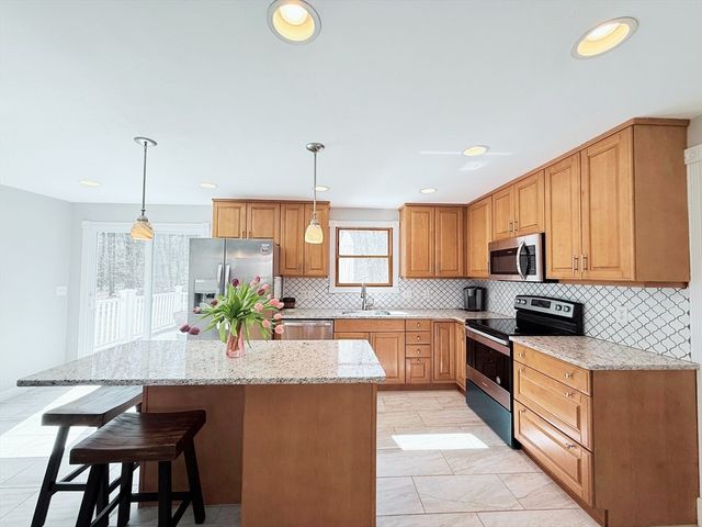 6 Sunrise Ave, Auburn, MA 01501