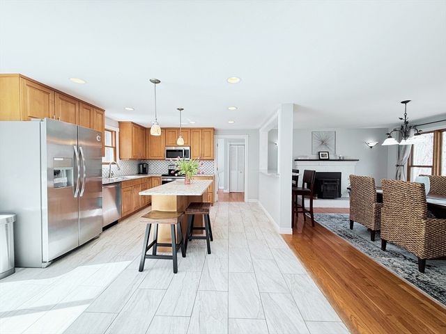 6 Sunrise Ave, Auburn, MA 01501