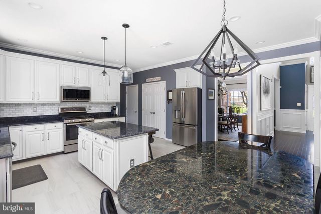 18 ANNIE LN, Robbinsville, NJ 08691