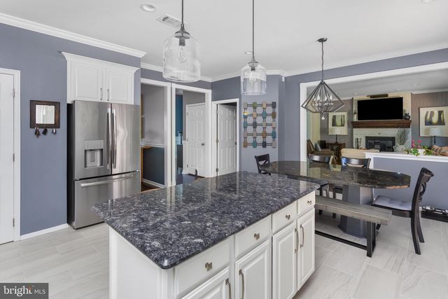 18 ANNIE LN, Robbinsville, NJ 08691