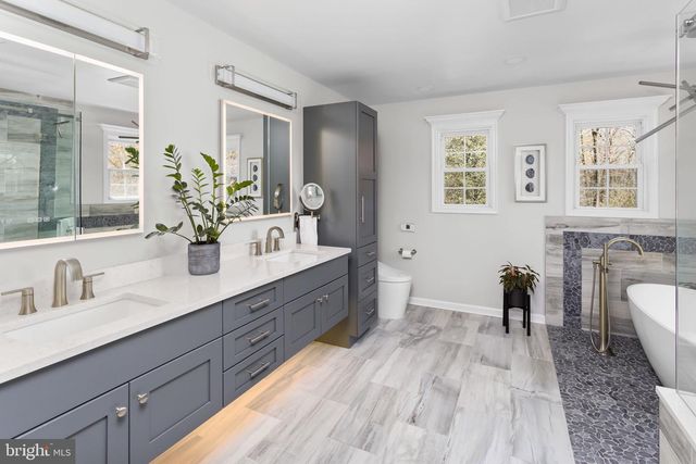 18 ANNIE LN, Robbinsville, NJ 08691