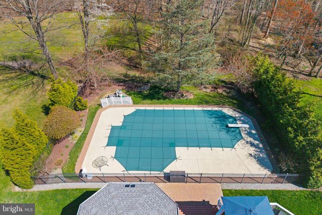 18 ANNIE LN, Robbinsville, NJ 08691