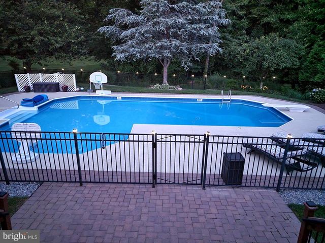 18 ANNIE LN, Robbinsville, NJ 08691