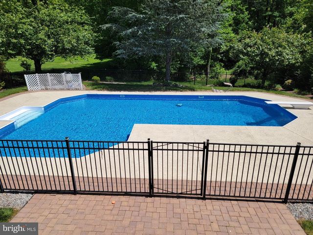 18 ANNIE LN, Robbinsville, NJ 08691